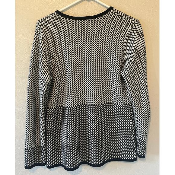 Women's Pendleton Long Sleeve Black White Pattern Cardigan Sweater Sz Med Petite - Picture 2 of 6